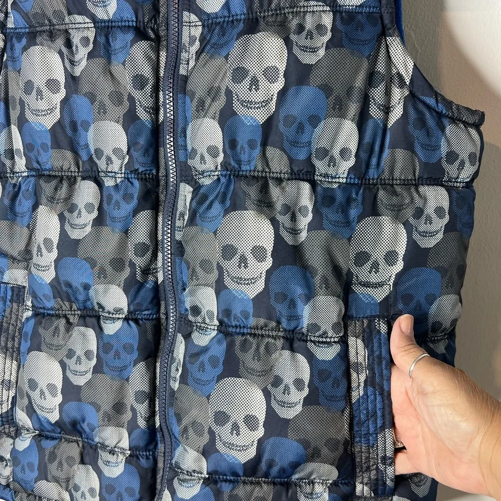 Old Navy Boys Puffer Vest Blue Gray Skulls SZ L (10-12) EUC